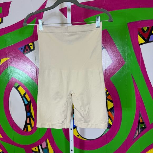 Cream High-Waisted Shapewear Shorts. Size M/L. In pristine condition! - Picture 3 of 5